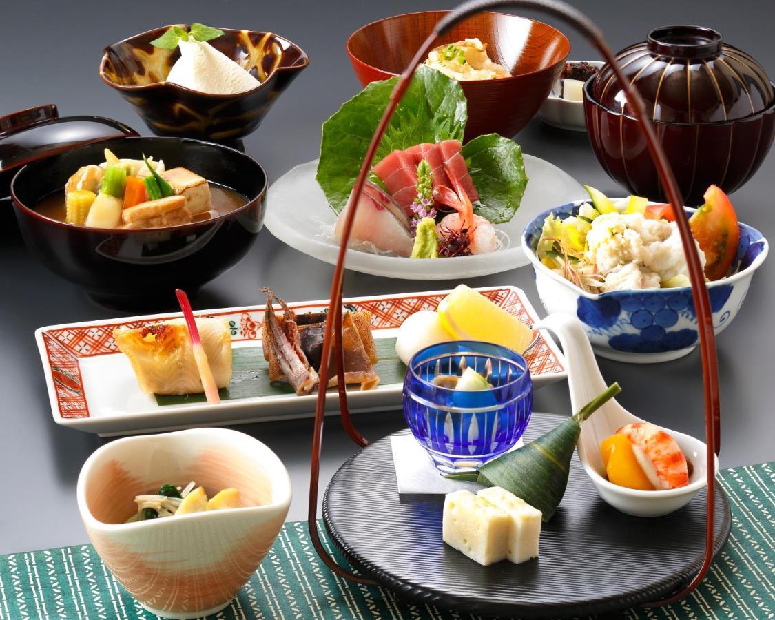 Marunouchi Hotel Tokio Zewnętrze zdjęcie A selection of Japanese cuisine